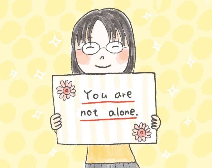 【イラスト】「You are not alone」と書いたボードを持つくどうさん