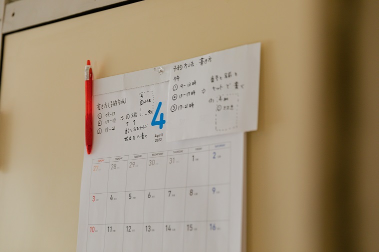 【写真】お風呂の予約を書き込むためのカレンダー