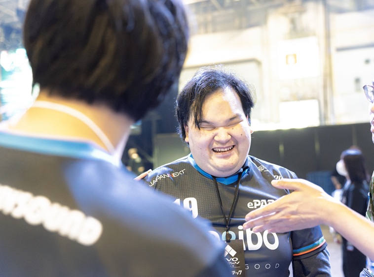 【写真】笑顔で話をするきたむらさん