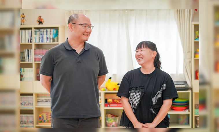 【写真】笑顔でお互いを見つめあうふるかわさんご夫妻