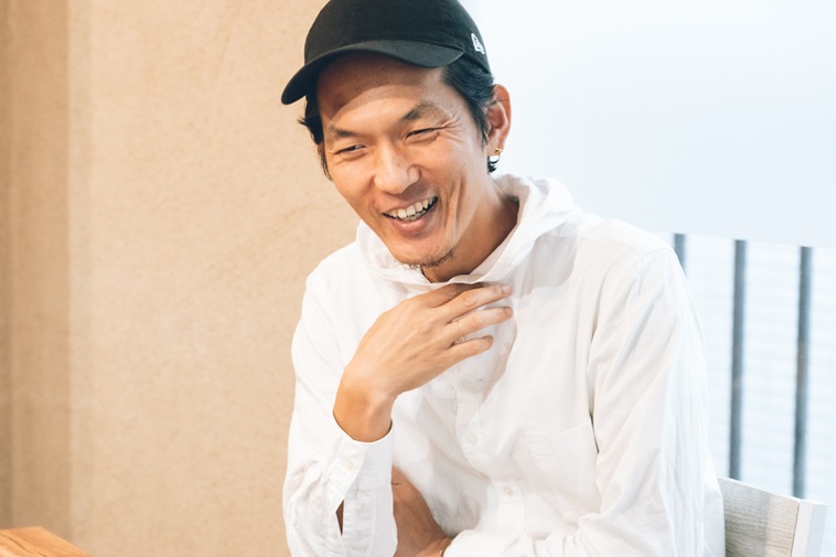 【写真】笑顔でお話しするいしいさん