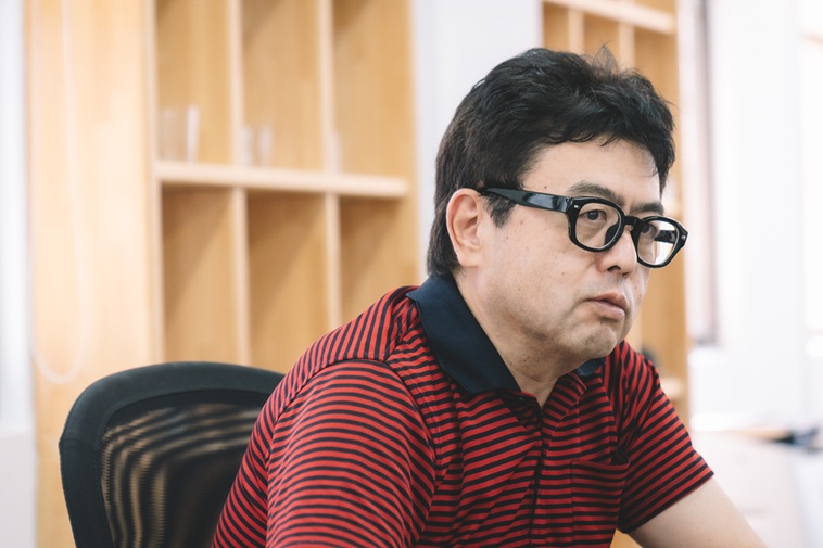 【写真】インタビューにこたえるきみづかさん